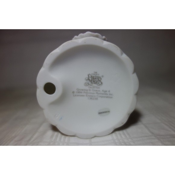 Precious Moments Growing in Grace Age 4 Blonde Girl with Doll 1994 - 136239 - Picture 11 of 12